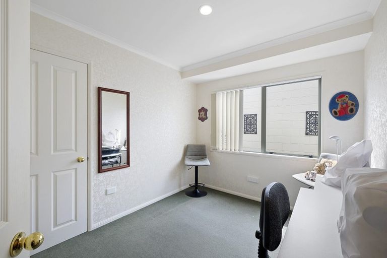 Photo of property in 14 Shelter Grove, Frankleigh Park, New Plymouth, 4310