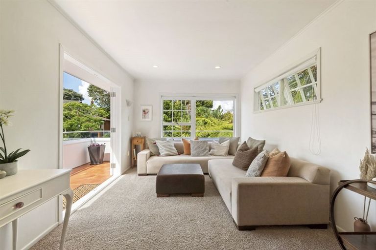 Photo of property in 16 Anakiwa Place, Milford, Auckland, 0620