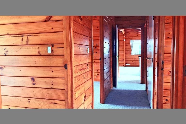 Photo of property in 2/49 Larnoch Road, Henderson, Auckland, 0610