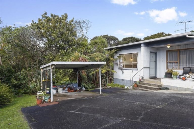 Photo of property in 2/16 Valron Road, Te Atatu South, Auckland, 0602