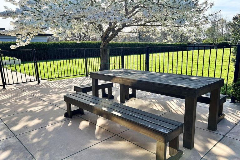 Photo of property in 290 Queen Elizabeth Ii Drive, Mairehau, Christchurch, 8052