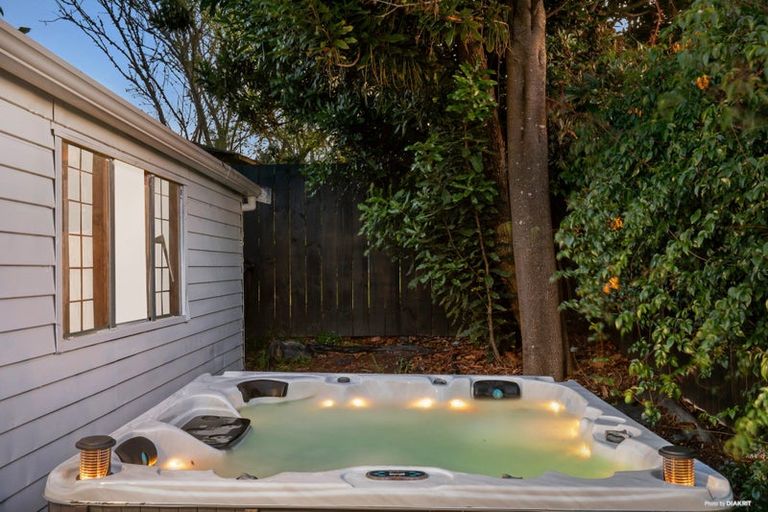 Photo of property in 16 Urlich Drive, Ranui, Auckland, 0612