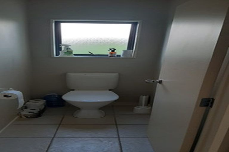 Photo of property in 29 Spalding Rise, Golflands, Auckland, 2013