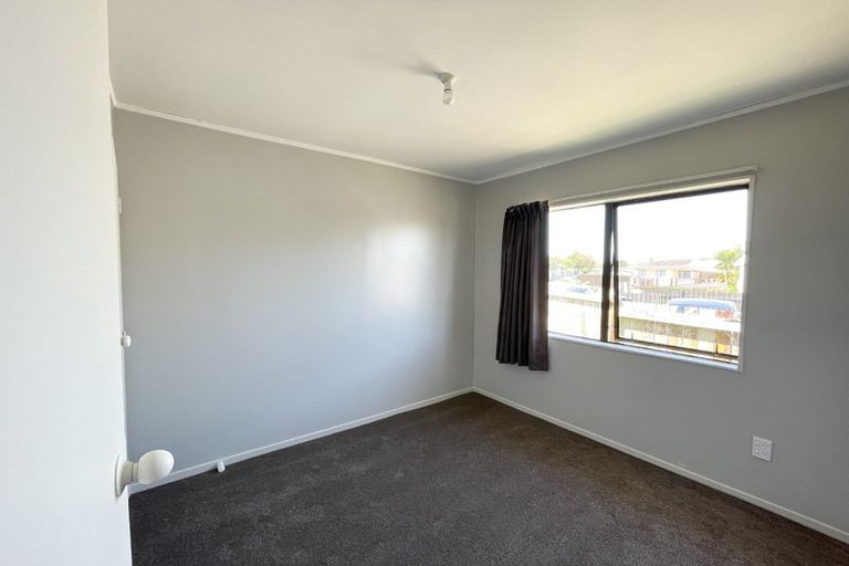 Photo of property in 2/14 Hatherley Place, Clendon Park, Auckland, 2103