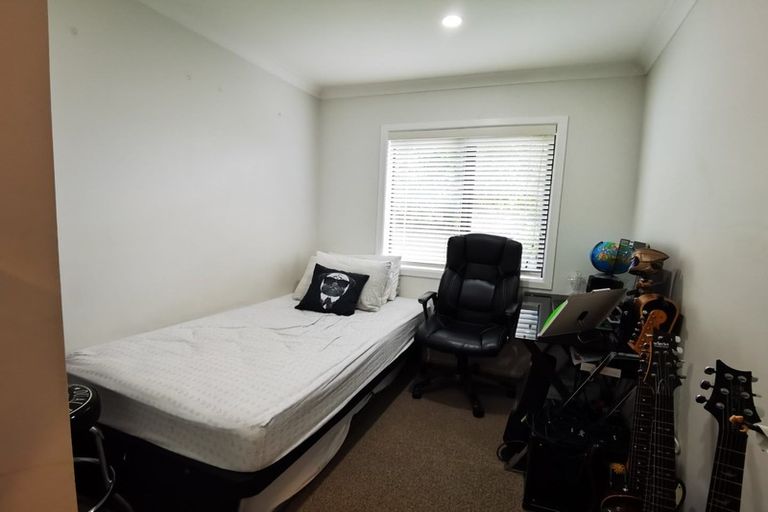 Photo of property in 1/27 Glenmore Road, Sunnyhills, Auckland, 2010