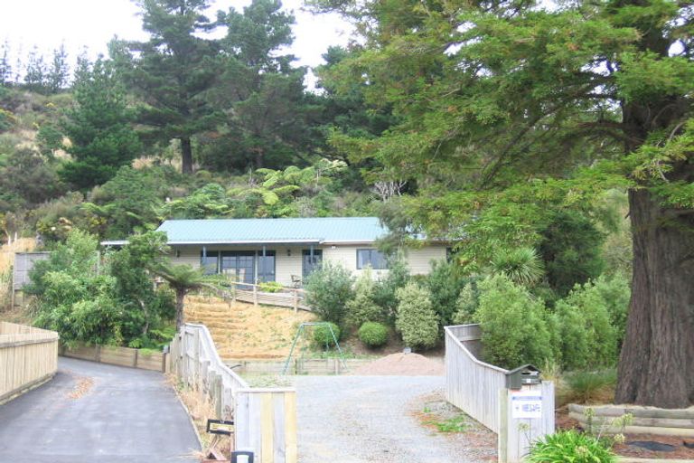 Photo of property in 12 Hillside Drive, Maoribank, Upper Hutt, 5018