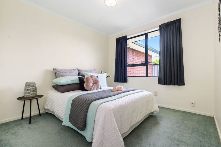 Photo of property in 19 Waiwherowhero Drive, St Andrews, Hamilton, 3200