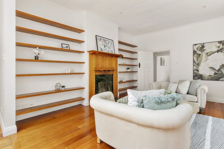 Photo of property in 41 Fairview Crescent, Kelburn, Wellington, 6012