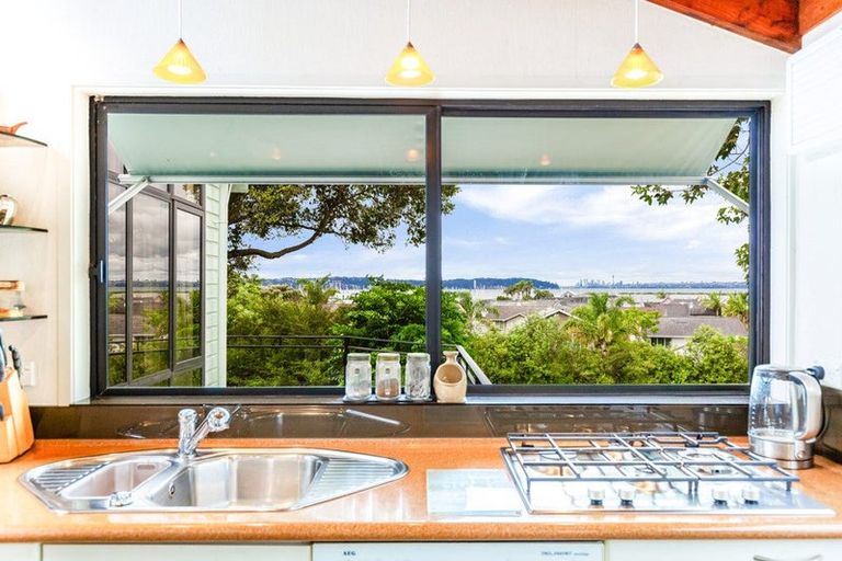 Photo of property in 5 Clearwater Cove, West Harbour, Auckland, 0618