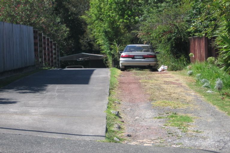 Photo of property in 28 Easton Park Parade, Glenfield, Auckland, 0629