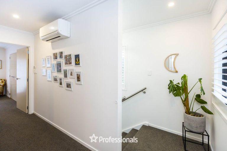 Photo of property in 1 Somerby Mews, Silverstream, Upper Hutt, 5019