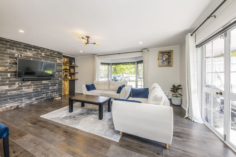 Photo of property in 14 Peridot Place, Conifer Grove, Takanini, 2112