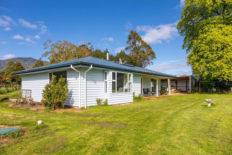 Photo of property in 1231 Queen Charlotte Drive, Linkwater, Picton, 7281