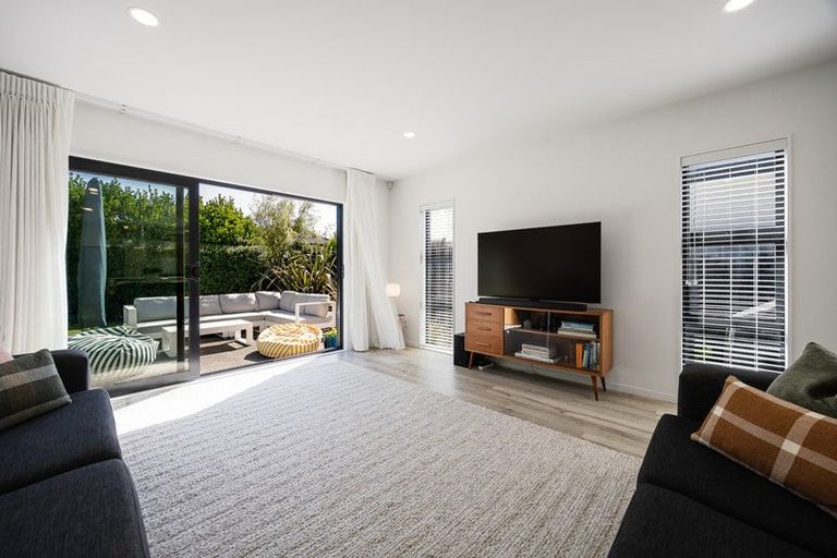 Photo of property in 38 Lumbarda Drive, Kumeu, 0810
