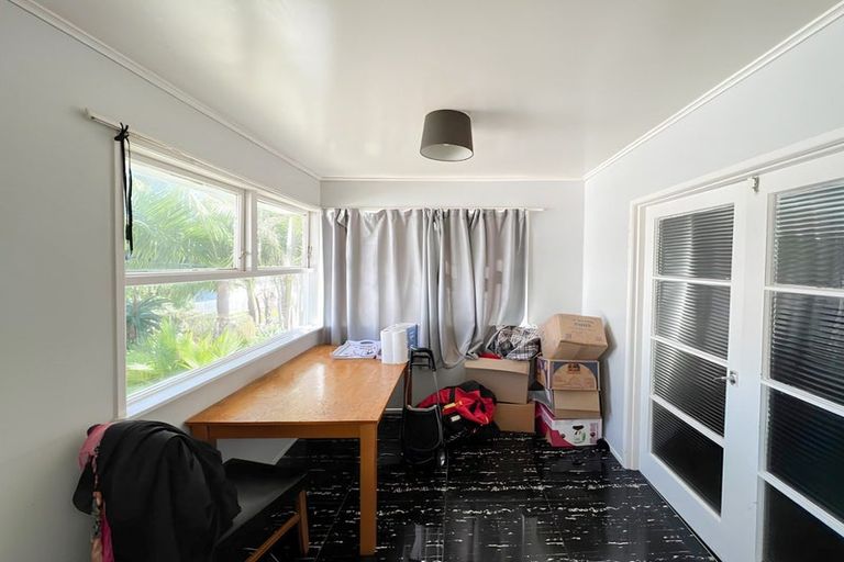 Photo of property in 20 Thornlow Street, Glendene, Auckland, 0602