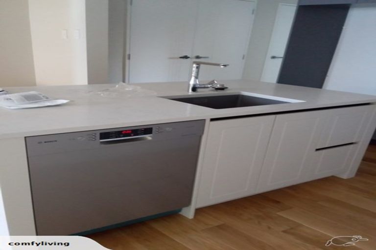 Photo of property in 2/69 Lake Road, Devonport, Auckland, 0624