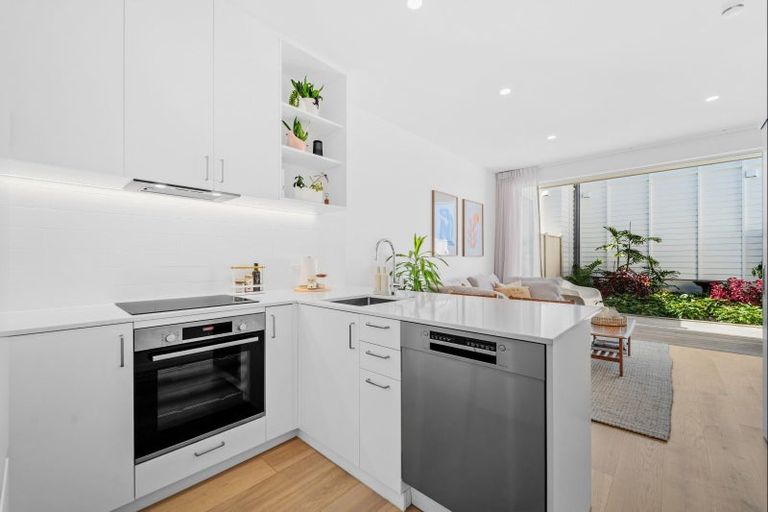 Photo of property in 6 Titoki Close, Matakana, Warkworth, 0985