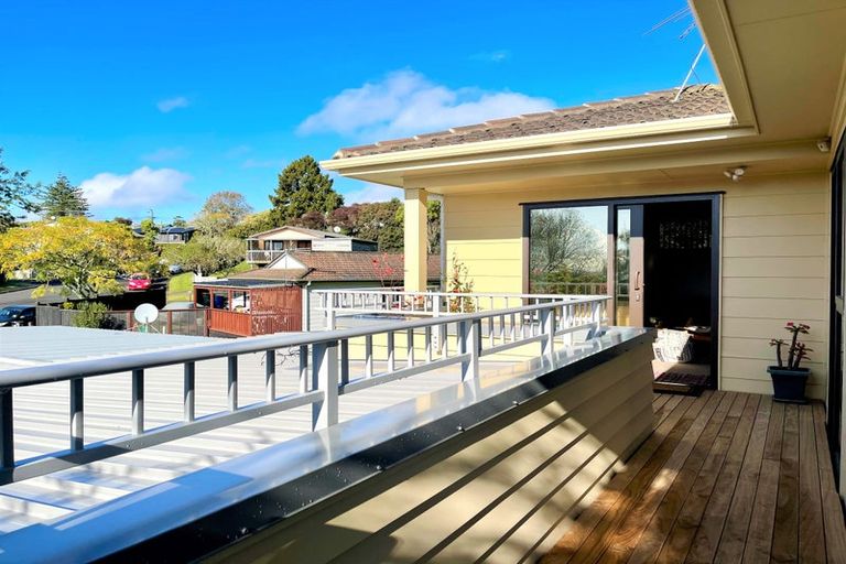 Photo of property in 14 Panzic Place, Glen Eden, Auckland, 0602