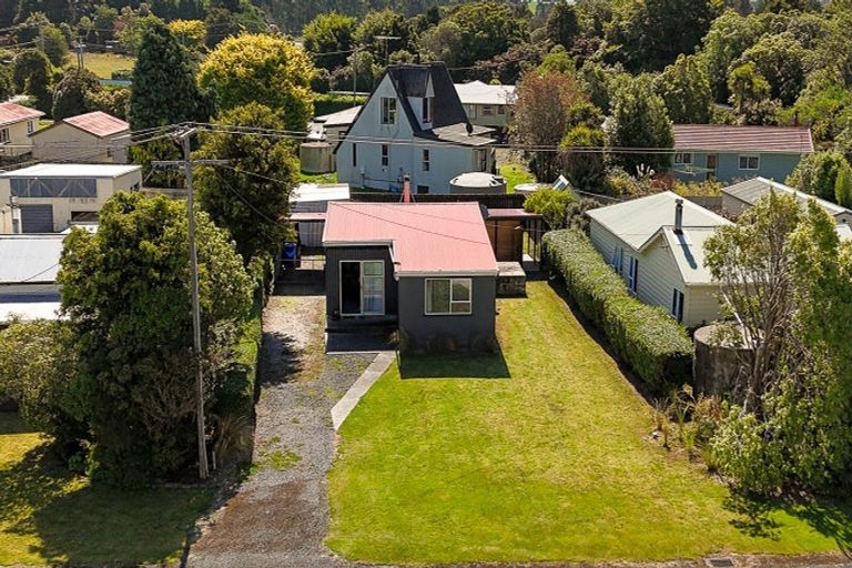 Photo of property in 11 Noble Street, Owaka, 9585