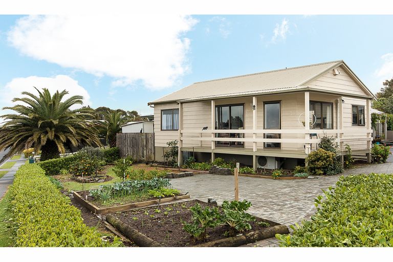 Photo of property in 4a Fernleigh Avenue, Waiuku, 2123