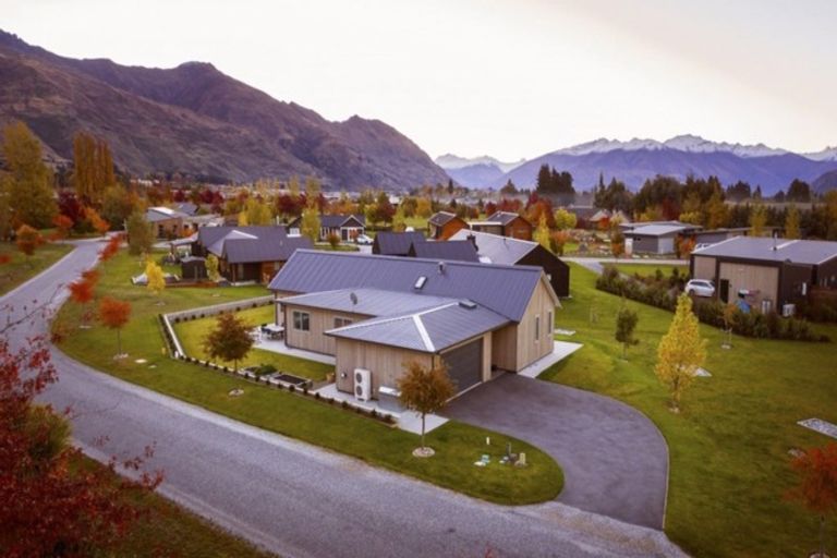 Photo of property in 1 Parkview Street, Wanaka, 9382