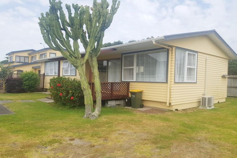 Photo of property in 156 Centreway Road, Orewa, 0931