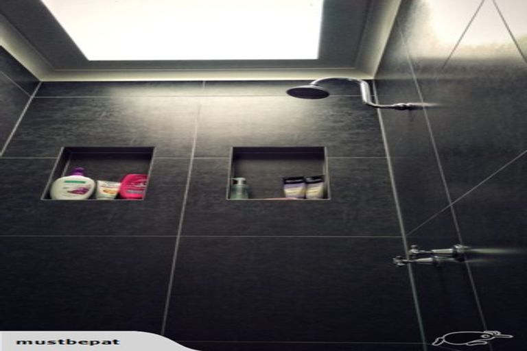 Photo of property in 18 Fernlea Avenue, Karori, Wellington, 6012