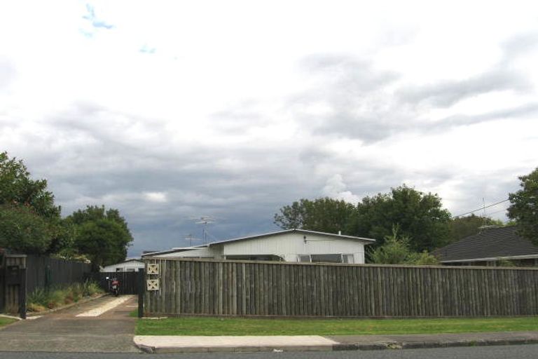 Photo of property in 1/1066 Beach Road, Torbay, Auckland, 0630