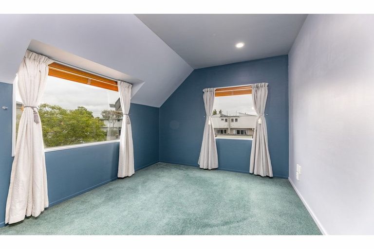 Photo of property in 28 Brockworth Place, Riccarton, Christchurch, 8011