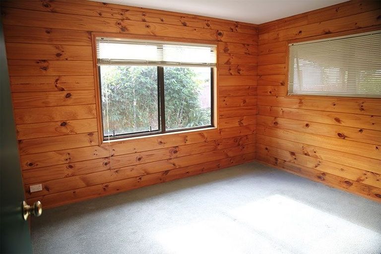 Photo of property in 2/85 Awaruku Road, Torbay, Auckland, 0630