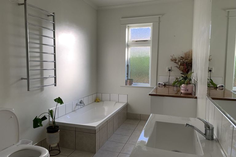 Photo of property in 208 Knights Road, Hutt Central, Lower Hutt, 5011