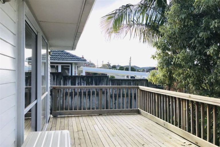 Photo of property in 15 Ayrton Street, Te Atatu South, Auckland, 0610