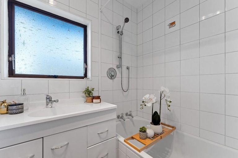 Photo of property in 10 Renata Road, Otaki, 5512