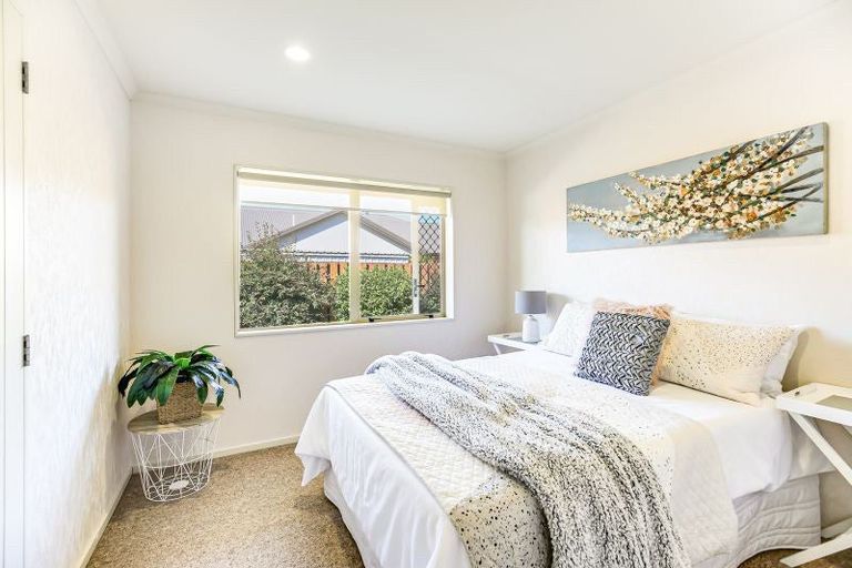 Photo of property in 18b Abergeldie Way, Cambridge, 3434