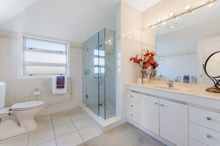 Photo of property in 1 Page Point, Mellons Bay, Auckland, 2014