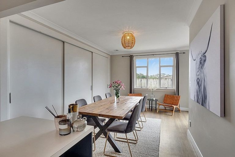 Photo of property in 20 South Road, Moturoa, New Plymouth, 4310