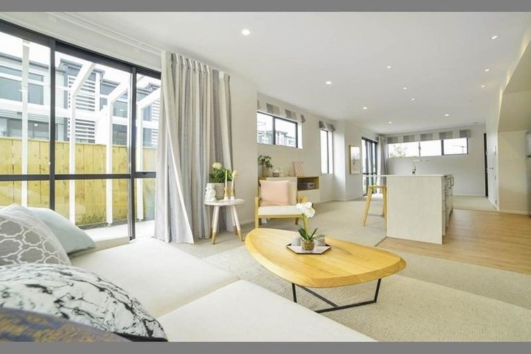 Photo of property in 15 Carder Court, Hobsonville, Auckland, 0618