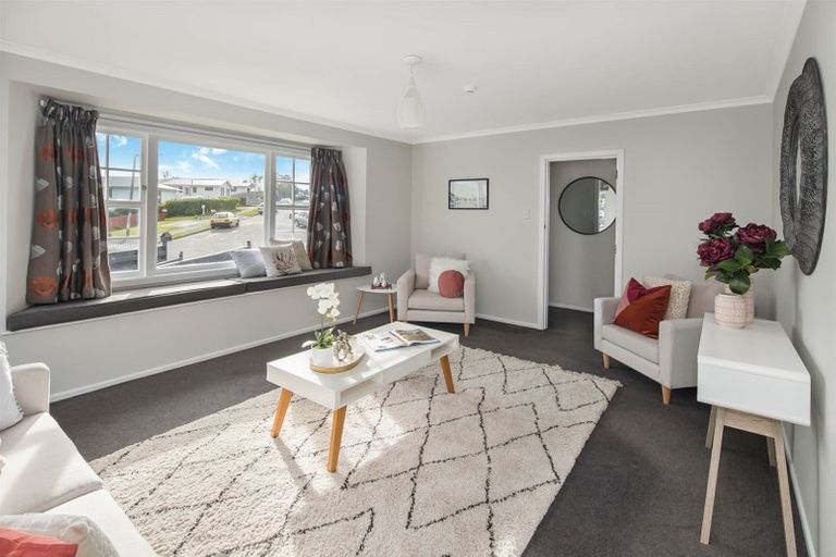 Photo of property in 19 Toporoa View, Ascot Park, Porirua, 5024