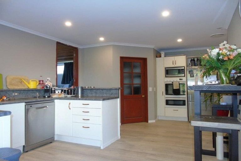 Photo of property in 140a Parkvale Road, Karori, Wellington, 6012