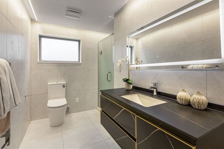 Photo of property in 30b Hanlon Crescent, Narrow Neck, Auckland, 0624