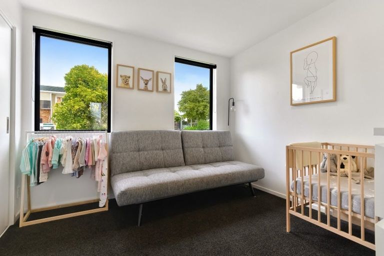 Photo of property in 13/15 Chivalry Road, Glenfield, Auckland, 0629