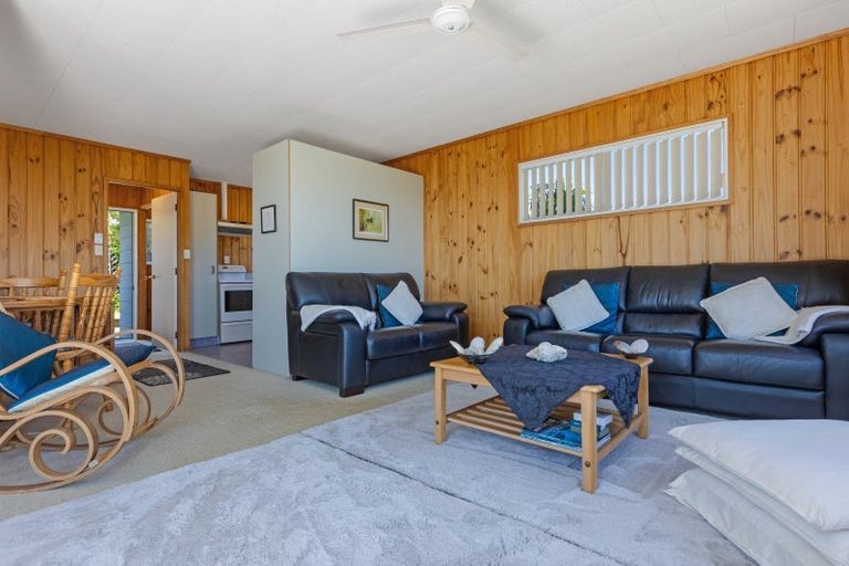 Photo of property in 42 Stratford Drive, Cable Bay, 0420