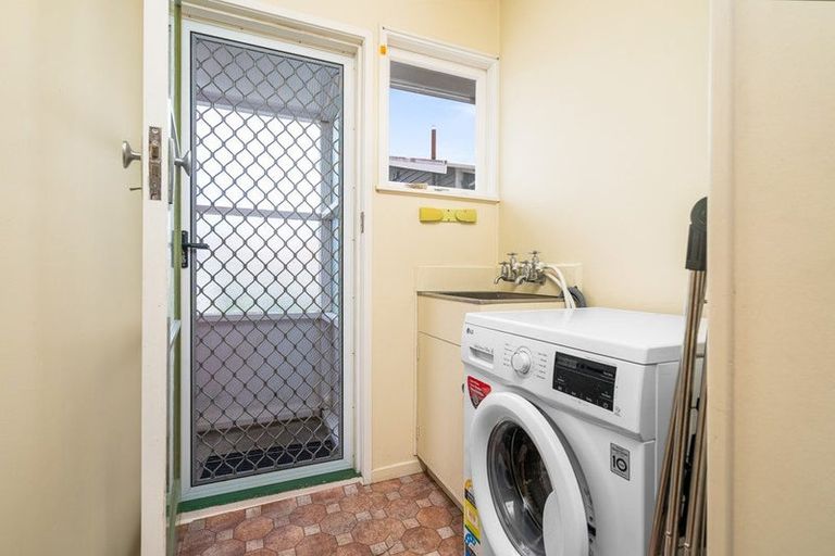 Photo of property in 2/92 Mill Road, Kensington, Whangarei, 0112