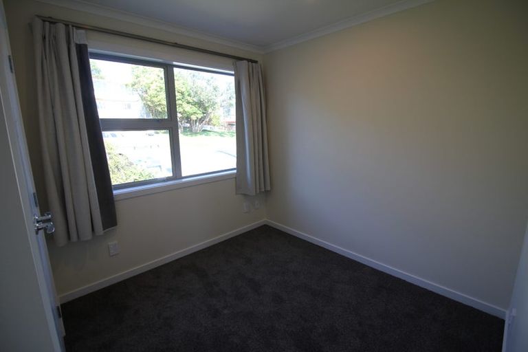 Photo of property in 13 Warrington Grove, Newlands, Wellington, 6037