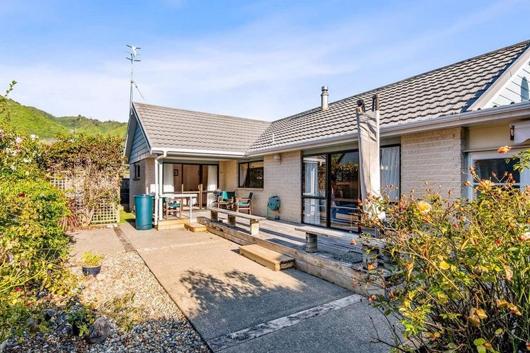 Photo of property in 7a Graham Grove, Waikanae, 5036