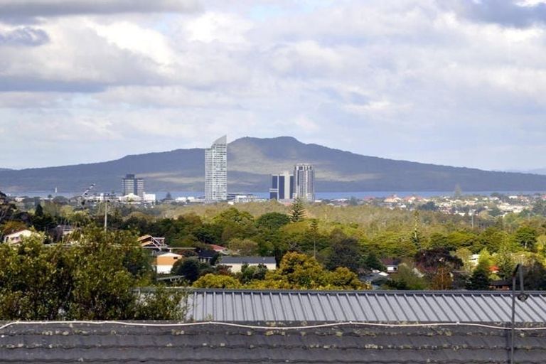 Photo of property in 1/37 Coronation Road, Hillcrest, Auckland, 0627