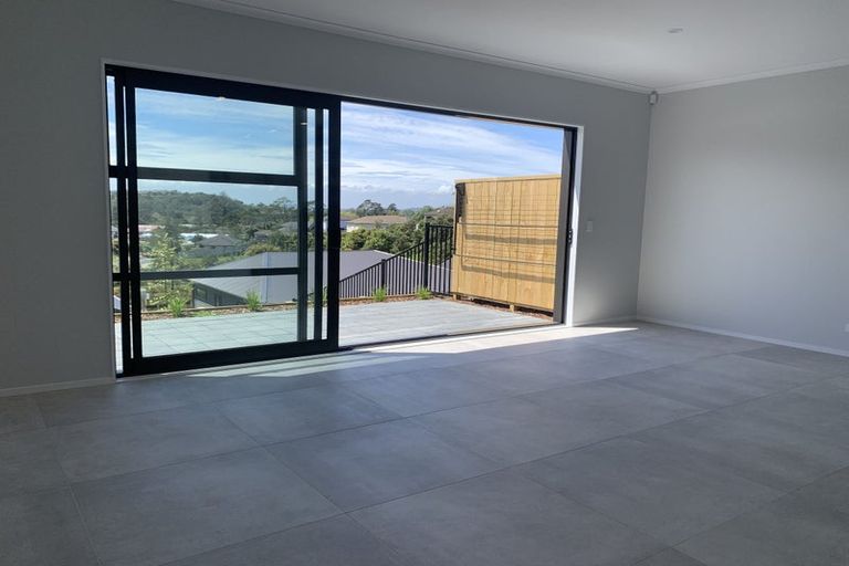 Photo of property in 15 William Calvert Drive, Swanson, Auckland, 0614