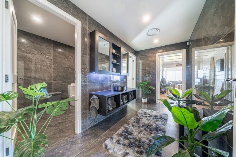 Photo of property in 87 Rutherford Drive, Waikanae Beach, Waikanae, 5036