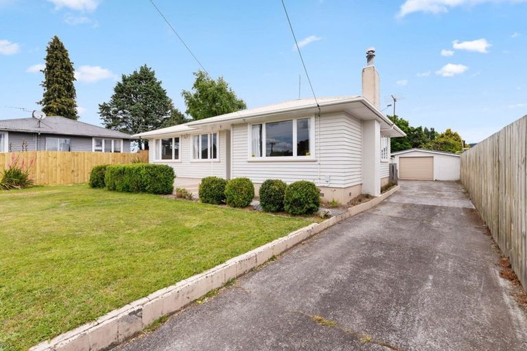 Photo of property in 6 Kahu Street, Utuhina, Rotorua, 3015