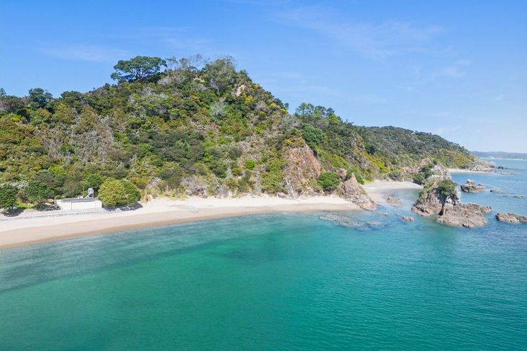 Photo of property in 17 Tapeka Heights Lane, Russell, 0202